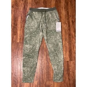 Mens Lululemon Textured Tech Pants, Medium